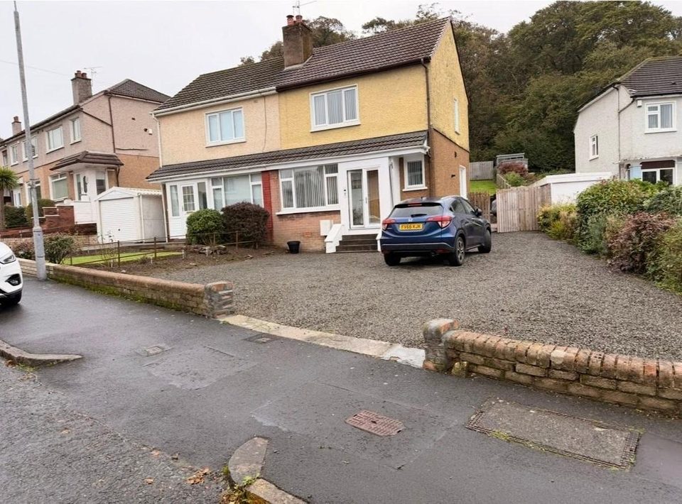 Yellow roughcast renewed in a light dry dash, finished
