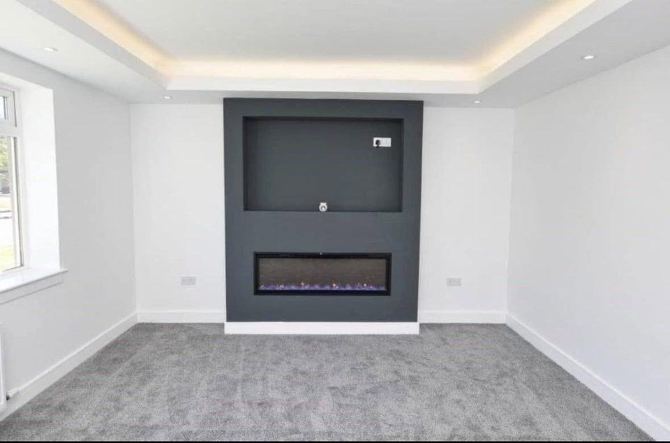 Media wall, skimmed walls and a lit coffer ceiling